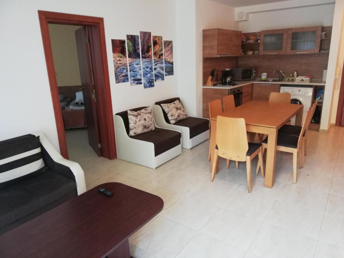 Yves 2 Bed Apart At Sun Village Sunny Beach Not Far Away From The Sea Exterior foto
