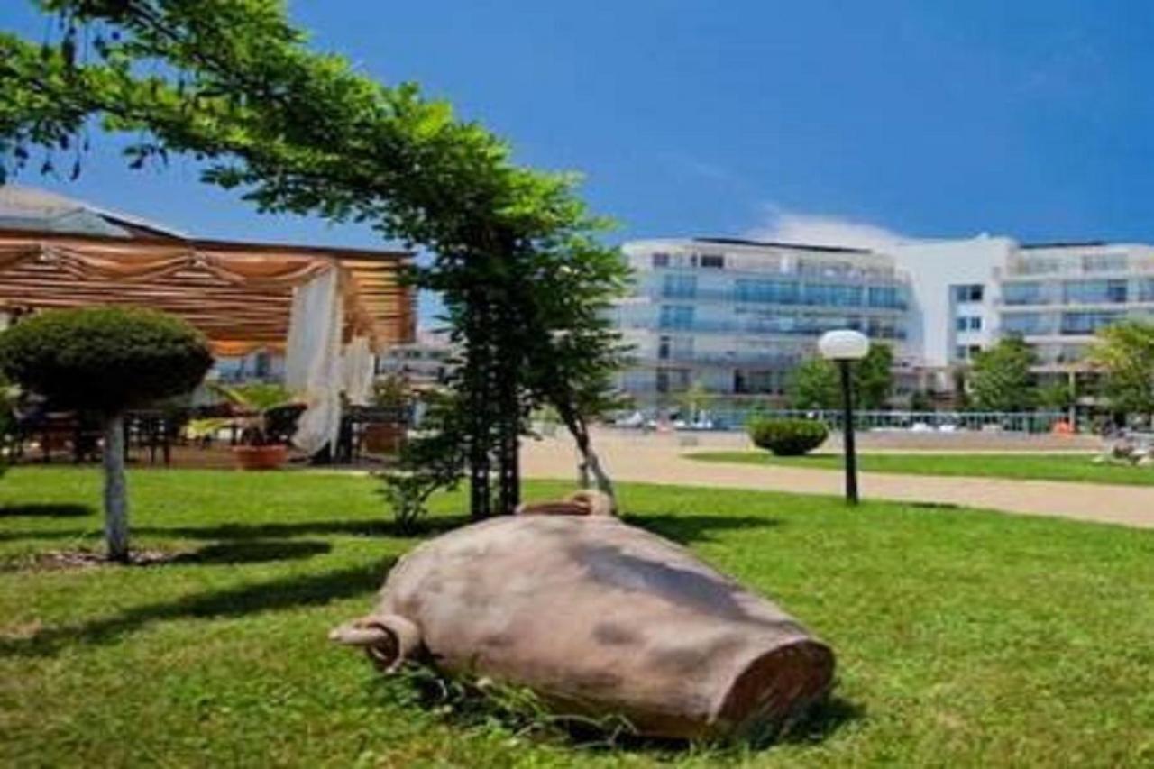 Yves 2 Bed Apart At Sun Village Sunny Beach Not Far Away From The Sea Exterior foto